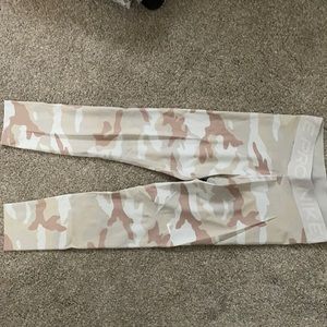camo cropped leggings